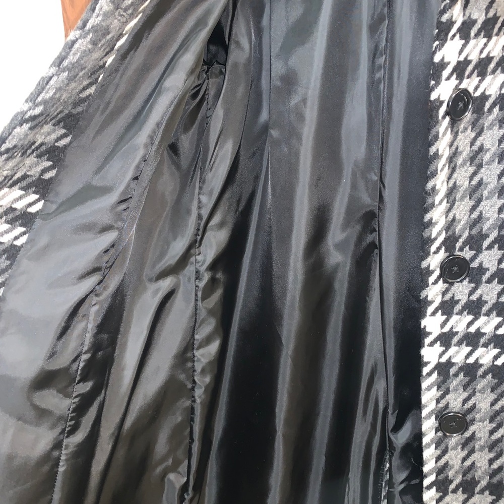 Clothes - Picture 5 of 8